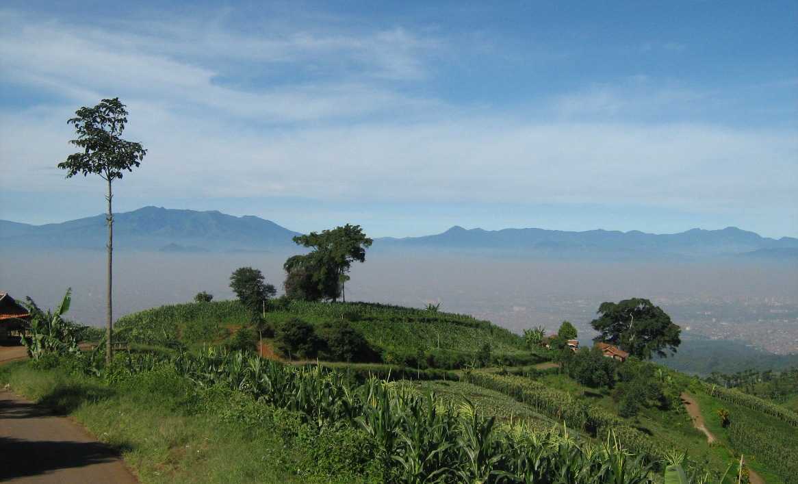 PESONA INDONESIA: Wisata Gunung Batu Tilu di Majalengka yang bagus