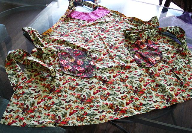 Sunset Coast: Mother's Day Apron--- Sewing and Quilt Sharing