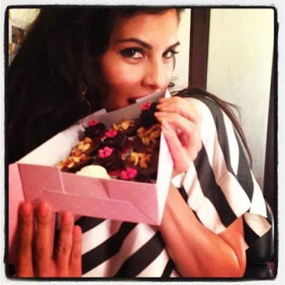 Jacqueline Fernandez eating cake pic