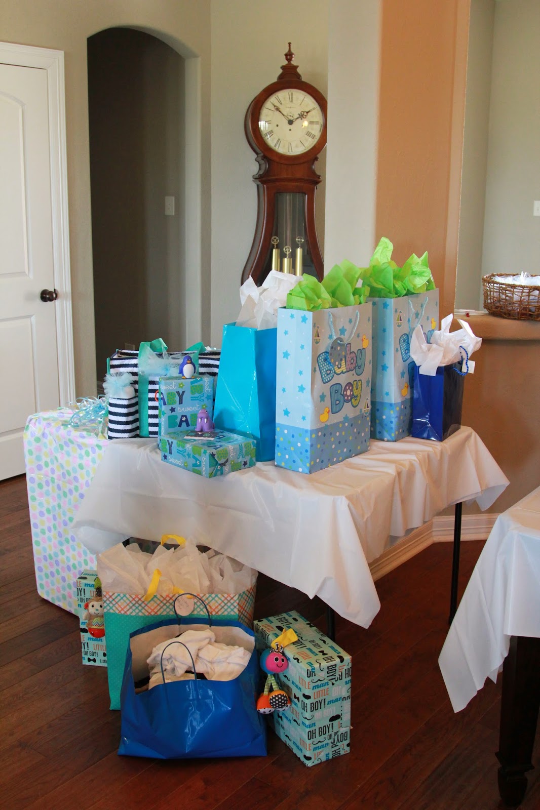 The Life of Mrs. Martinez: Airplane Themed Baby Shower! 4/12/2014