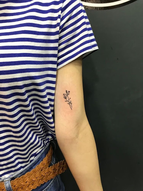 Mini tatuagens de flores para as mulheres Mini tatuagens de flores para as mulheres