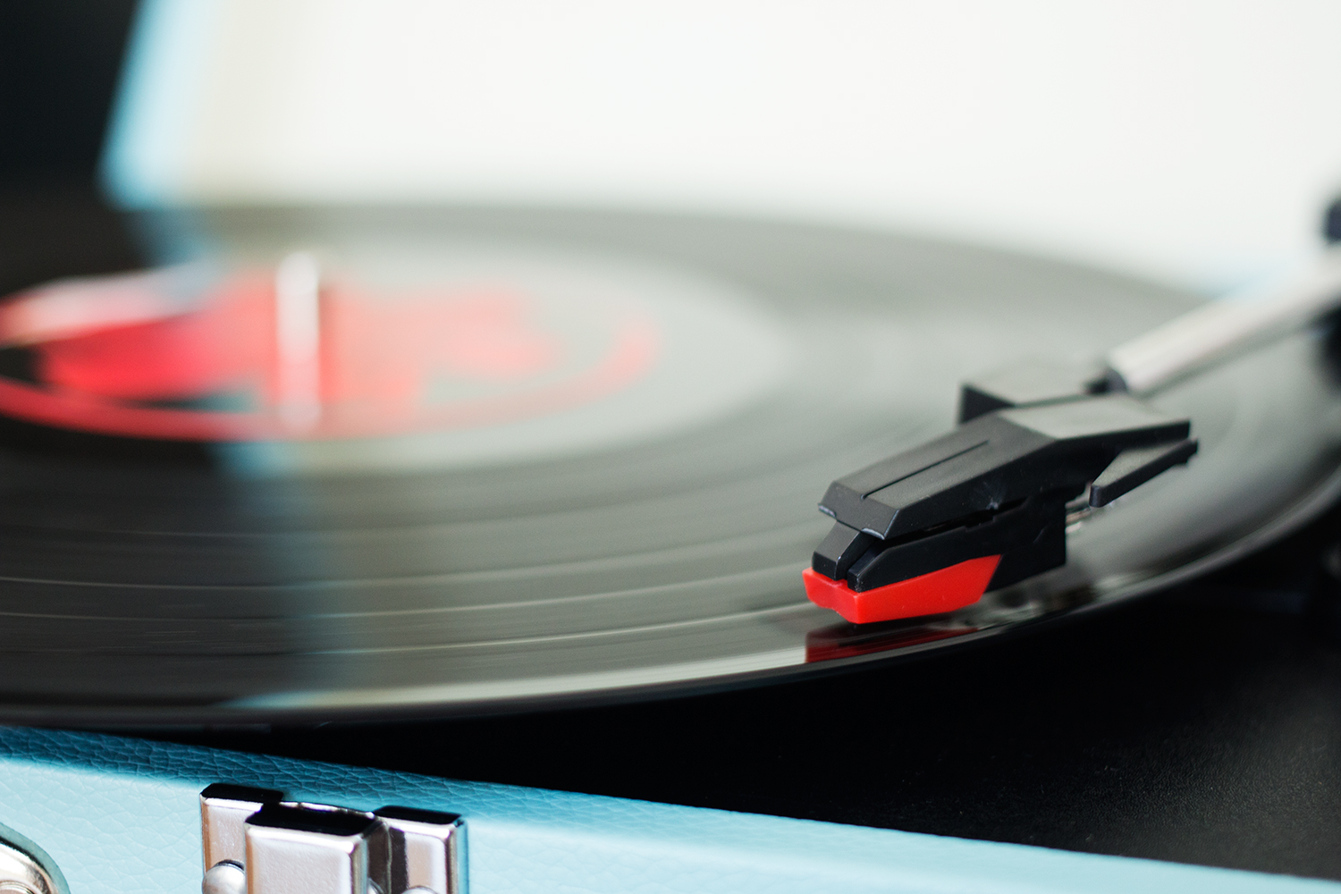 Denver DPL-120 Record Player in Turquoise / Light Blue Denver DPL-120 Record Player in Turquoise / Light Blue
