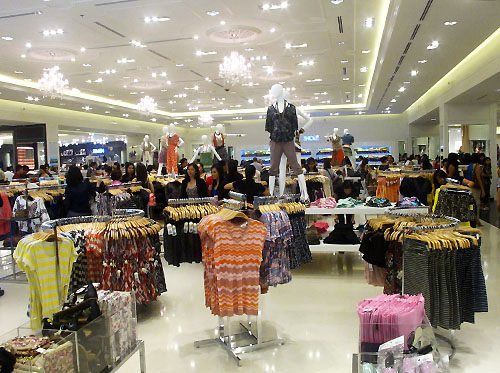 Forever 21 Buy-One-Take-One at SM Makati