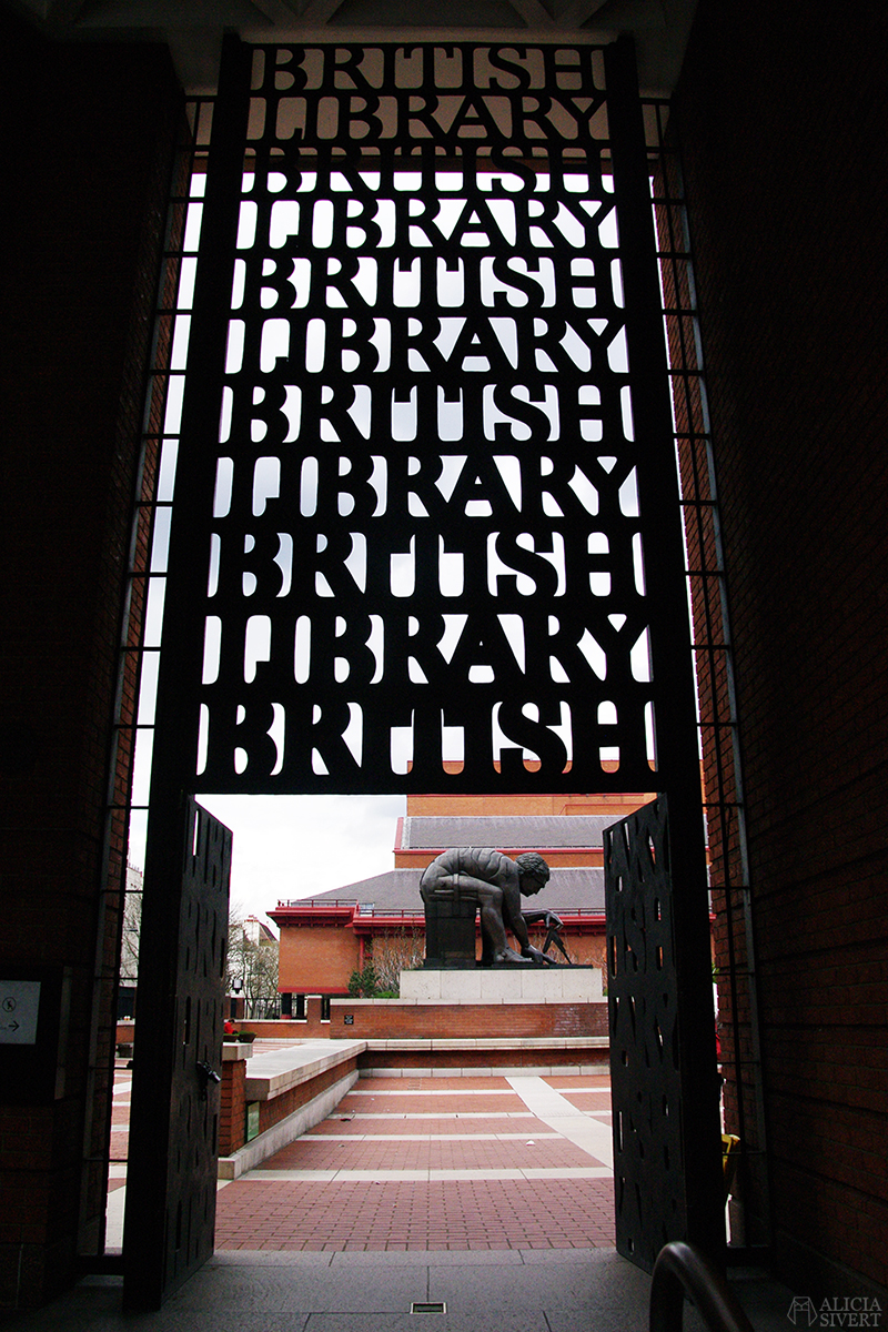 The British Library entrance. Photo by Alicia Sivertsson. aliciasivert alicia sivert sivertsson london semester utflykt att göra äventyr resa the british library