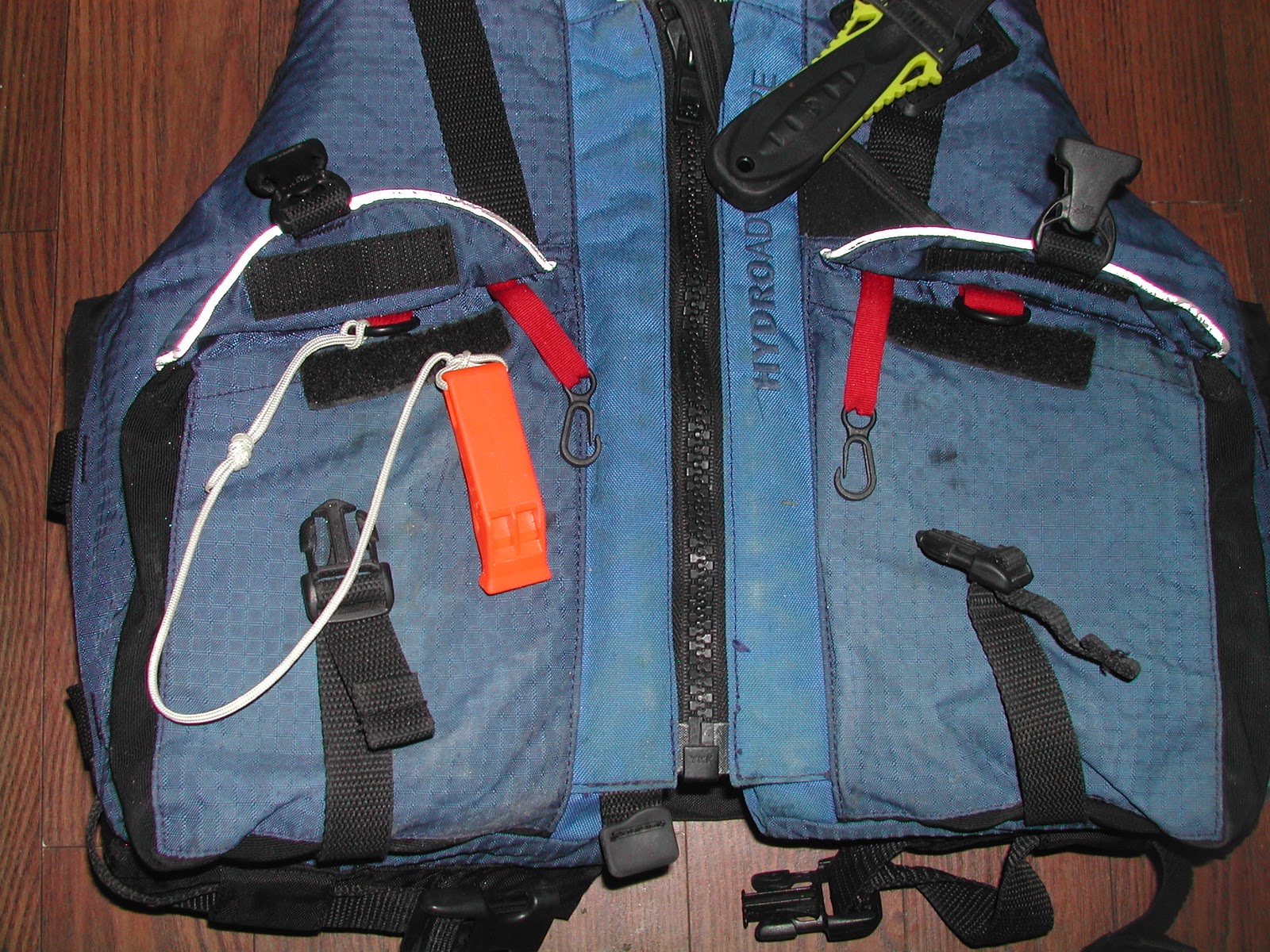 Kingfisher yaking: PFD Safety knife and Strobe light