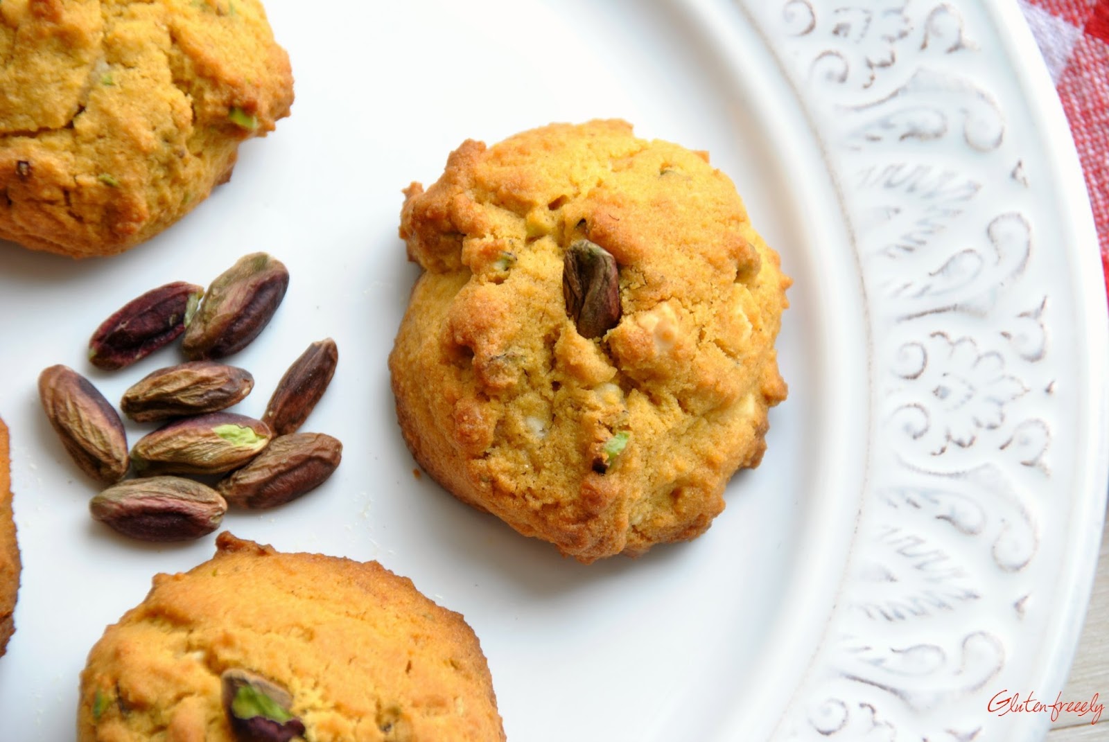 Biscotti con farina di mais, pistacchi e cioccolato bianco | Ricetta ed ...