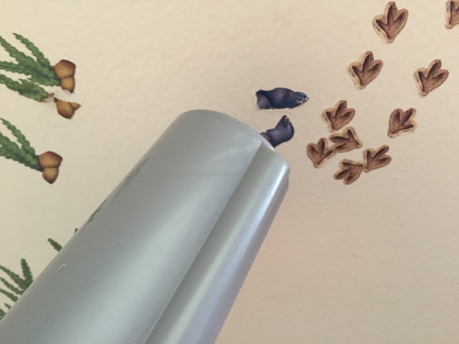 Drunken Arts and Crafts Removing Stickers From Walls