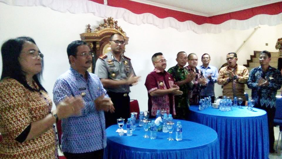 Staf ASN Pemkab Sekadau Rayakan Ultah Bupati Rupinus Staf ASN Pemkab Sekadau Rayakan Ultah Bupati Rupinus