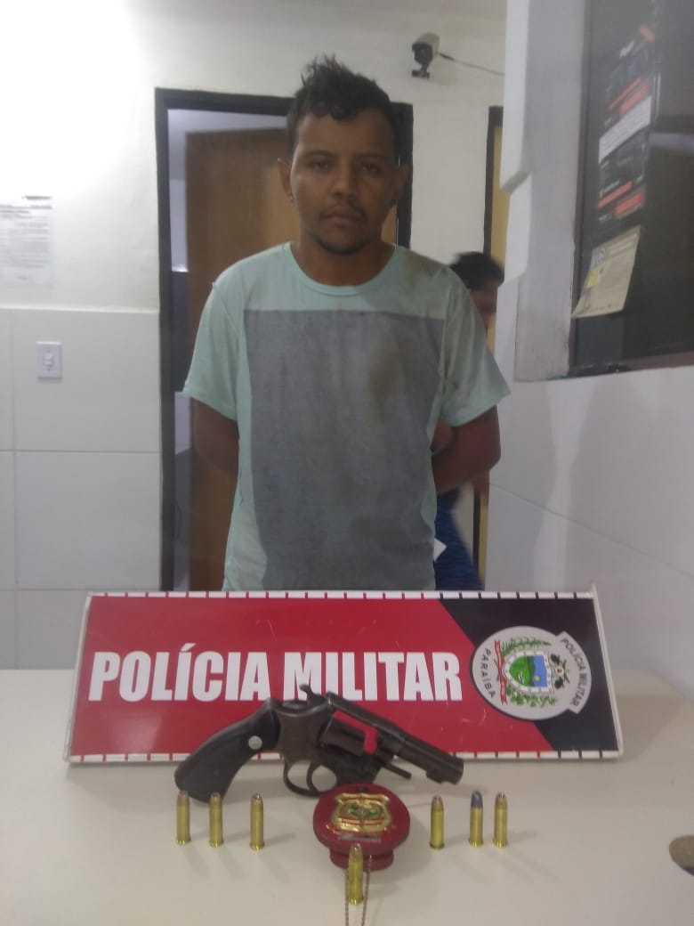 INTEGRAÇÃO: POLICIAIS MILITARES DO 6º BPM E POLICIAIS CIVIS DO CEARÁ PRENDEM MATADOR DE ALUGUEL EM CAJAZEIRAS INTEGRAÇÃO: POLICIAIS MILITARES DO 6º BPM E POLICIAIS CIVIS DO CEARÁ PRENDEM MATADOR DE ALUGUEL EM CAJAZEIRAS