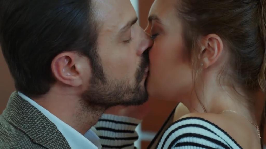 Czarna perła odcinek 29: Halil odkrywa list Naz! Defne przyłapuje męża na zdradzie! [Streszczenie + Zdjęcia]