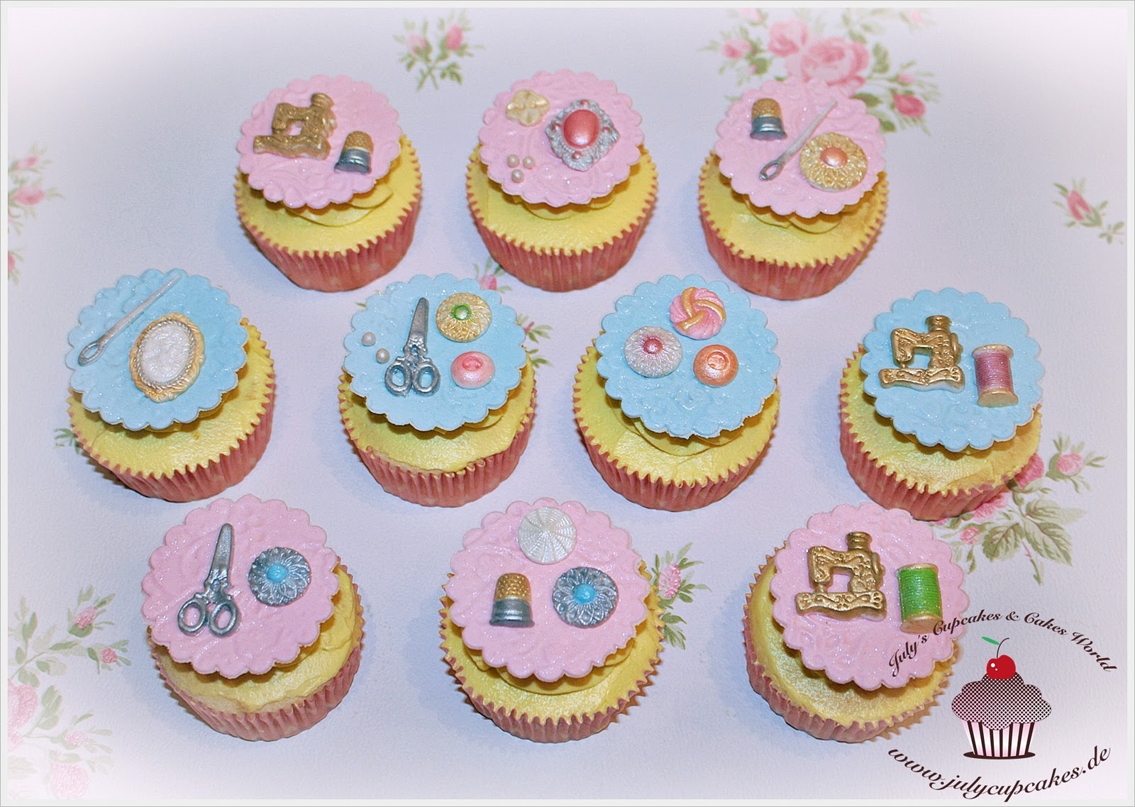 My Cupcakes and Cakes World: Sewing Cupcakes - White Cupcakes