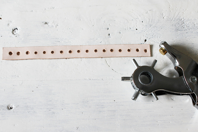 PUNTXET Hazte una pulsera de cuero rápida, fácil y moderna #complementos #handmade #DIY #tutorial