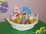 . disfrutando del Taller de Decoración de Huevos y Conejitos de Pascua.