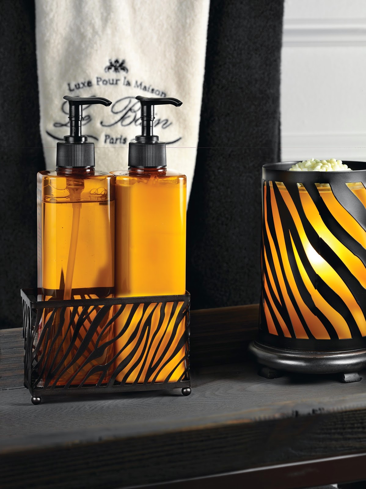 Scent Candy! Scentsy vs Pink Zebra