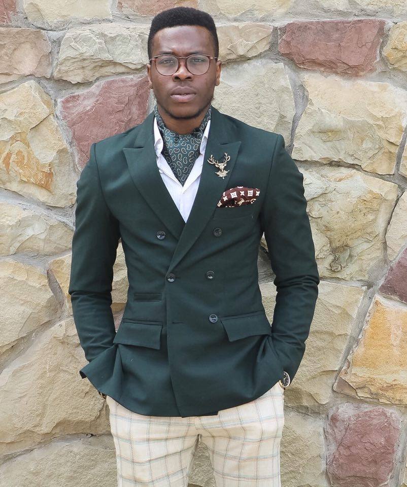 SUITED WITH ASCOT TIE FRANKLYN SUITED WITH ASCOT TIE FRANKLYN