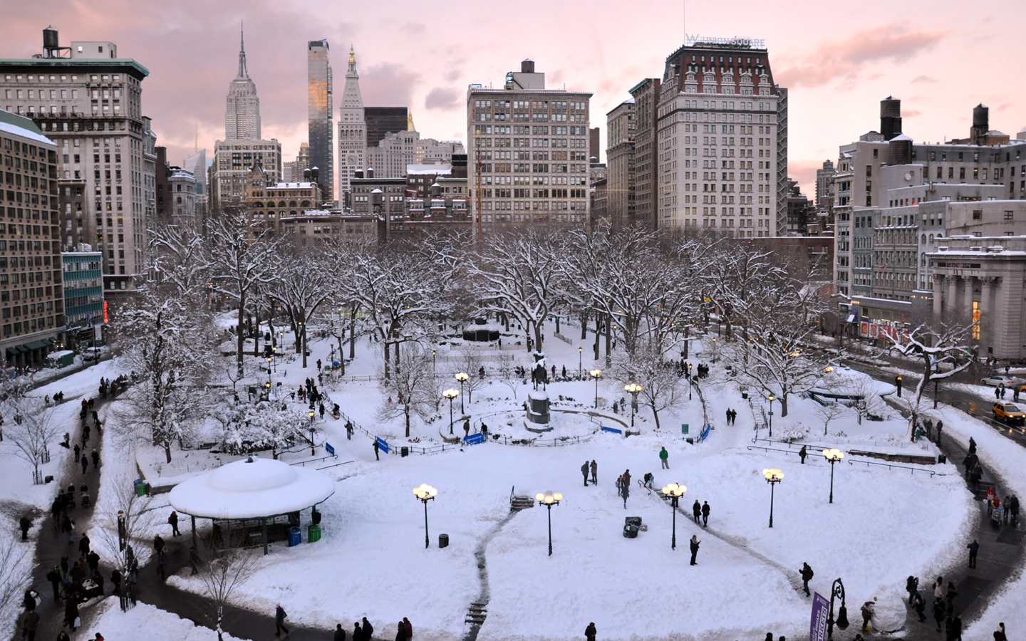 Америка зимнее время. Юнион сквер Нью-Йорк. Нью Йорк Bronx зимний. Нью-Йорк Квинс улицы зимой. Нью Йорк зима 2001.
