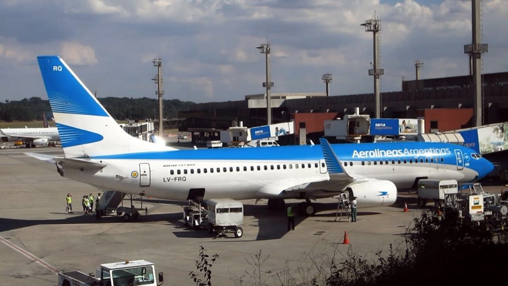 Aerolíneas programó dos nuevos vuelos especiales para traer argentinos desde Uruguay Aerolíneas programó dos nuevos vuelos especiales para traer argentinos desde Uruguay