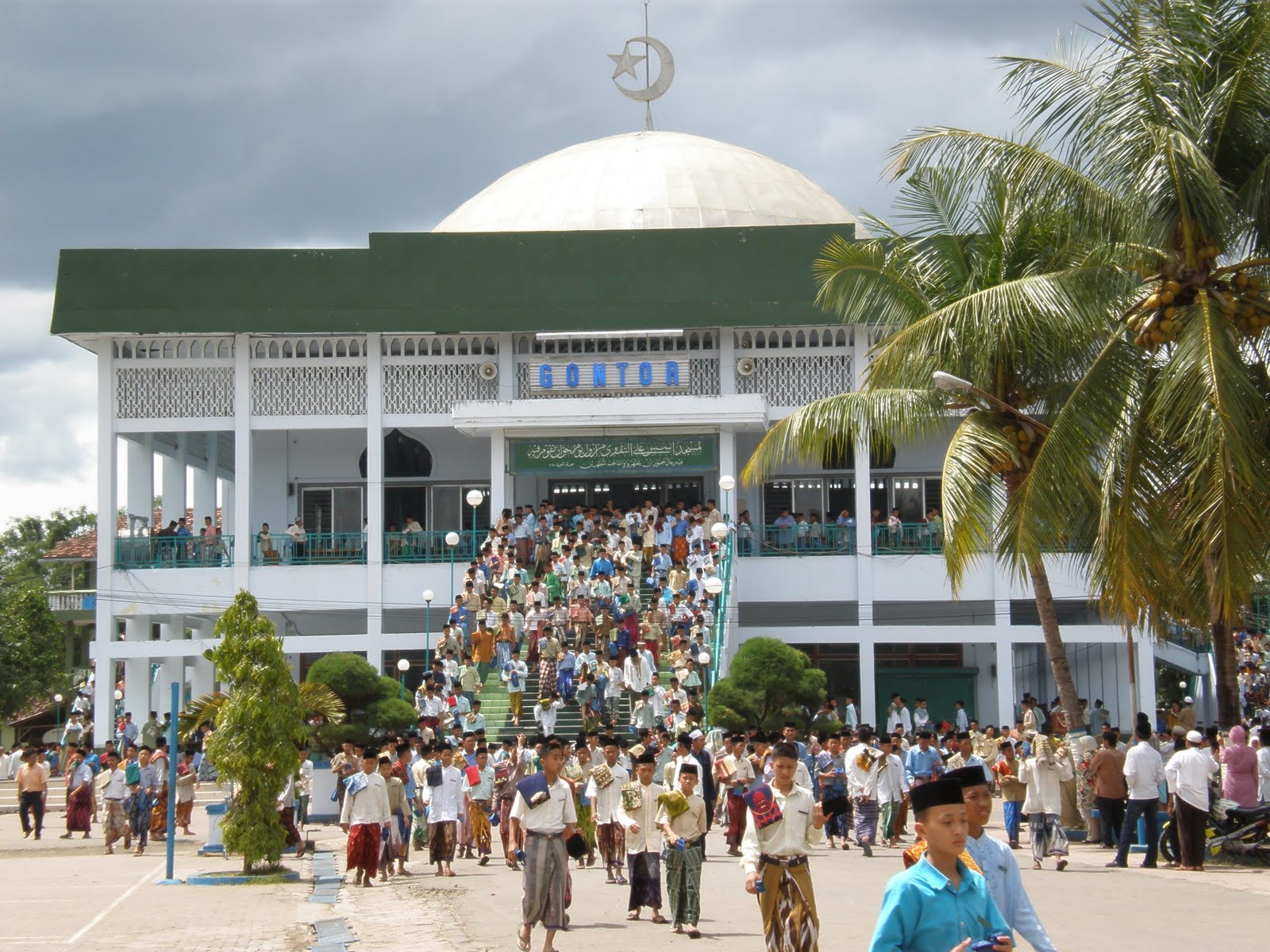 Hal Unik yang Sering di Alami Para Santri Pondok Pesantren Hal Unik yang Sering di Alami Para Santri Pondok Pesantren