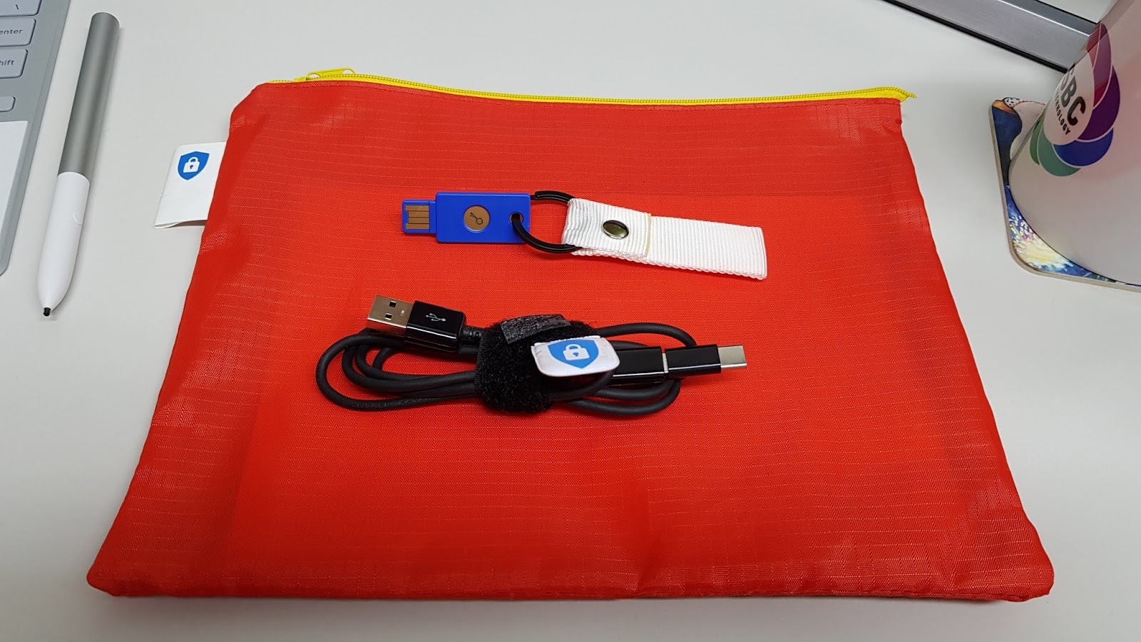 [구글의 선물] 보안을 위한 키트 (USB Key, 보안 케이블)