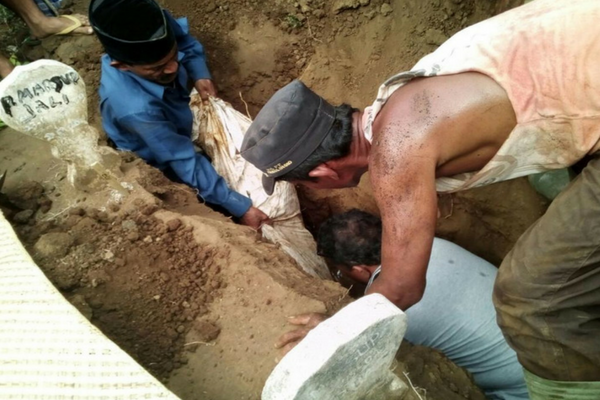 Di Probolinggo, 9 Jenazah ini Masih Utuh Jasadnya Saat Makamnya Dipindah Karena Tergusur Tol
