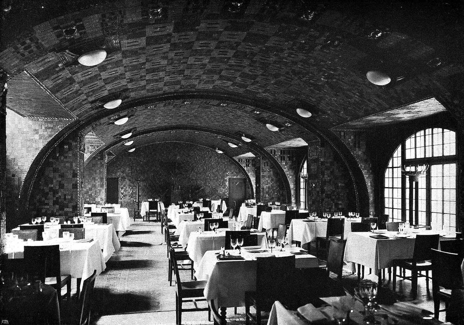 lets-go-to-moot-point-1920s-berlin-cafes-nightclubs