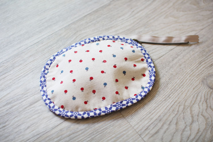Rounded Zipper Pouch - Sewing Pattern & Tutorial; case,  coin purse, DIY