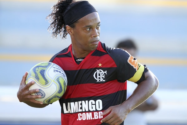 Ronaldinho rescinde con el Flamengo