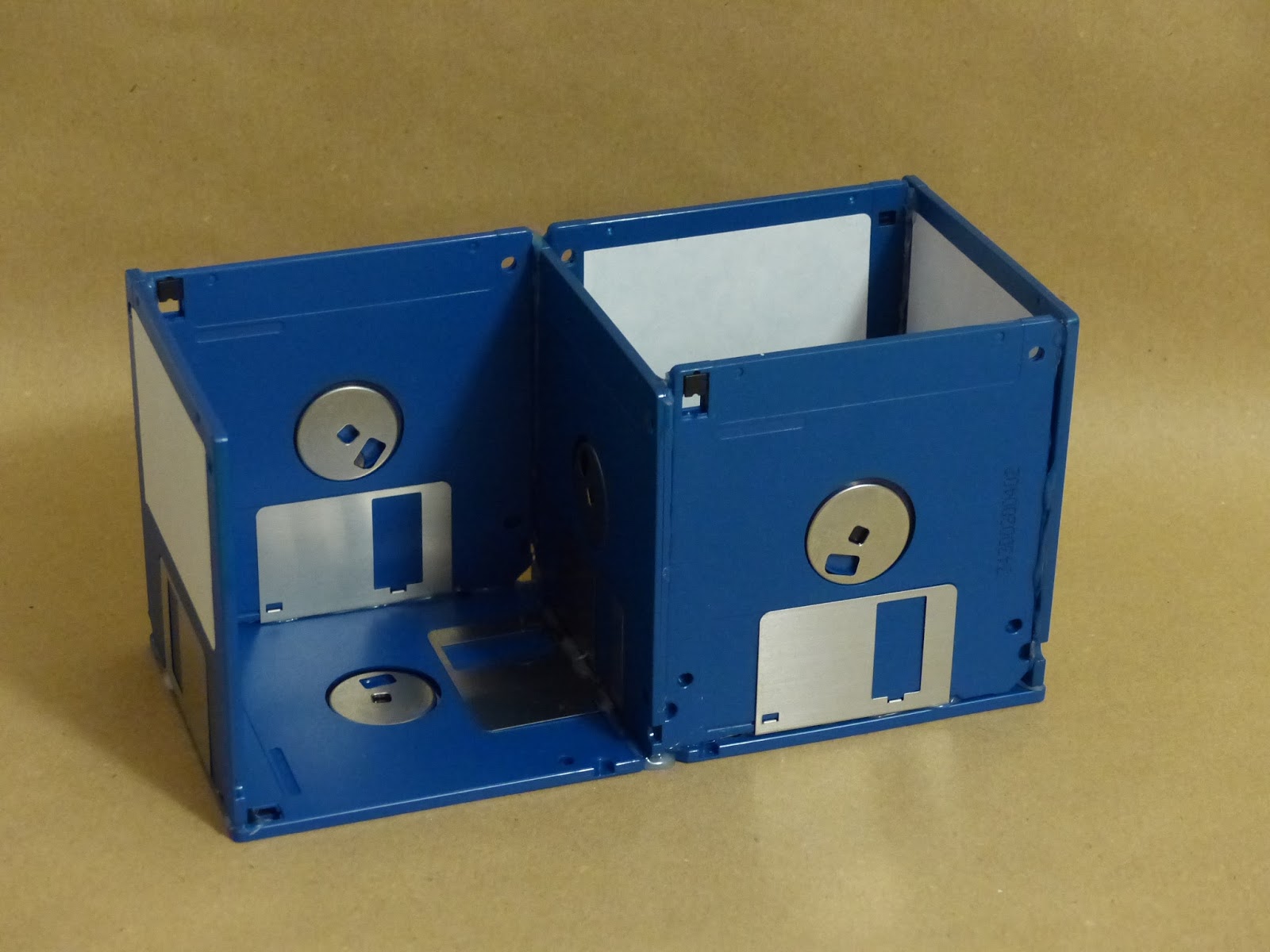 Bazooka Crafts Data Storage Upcycling Floppy Disc Organizer