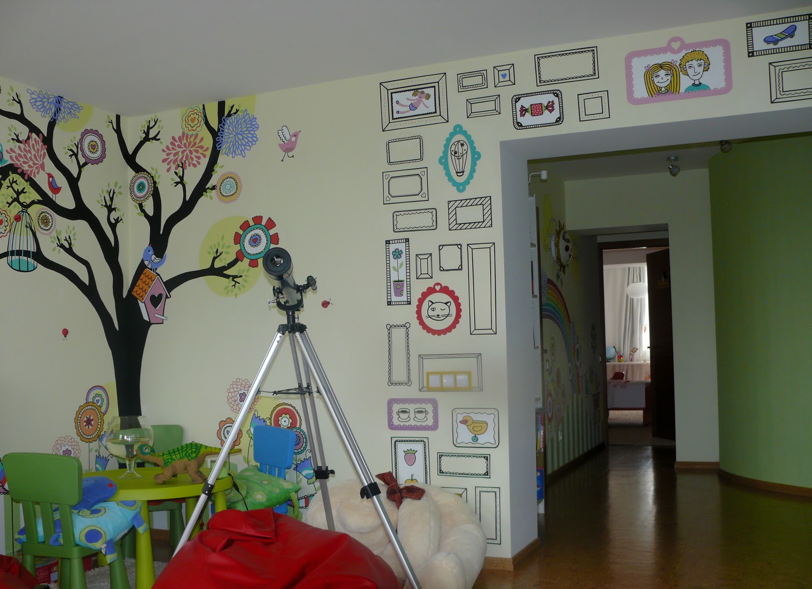 Оформление группы стены. Декор стен в детском саду. Декорирование стен в детском саду. Украсить стену в детском саду. Роспись стен в детском саду.