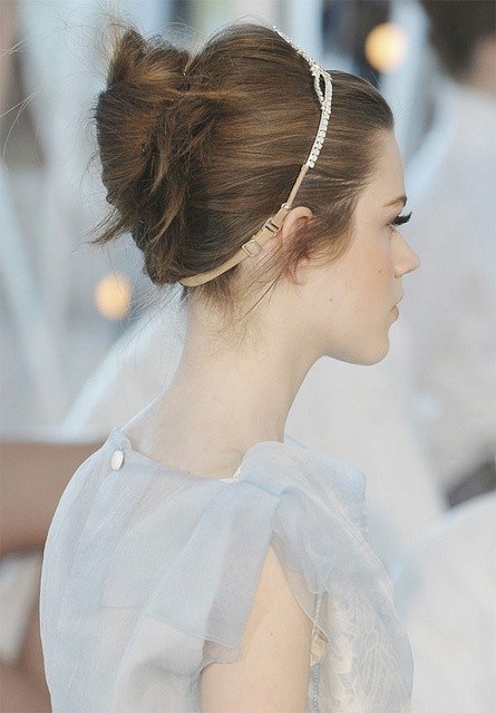 8 Swanky Wedding Updos For Short Hair