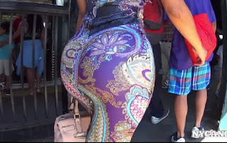 Video madura nalgona en vestido apretado Video madura nalgona vestido apretado