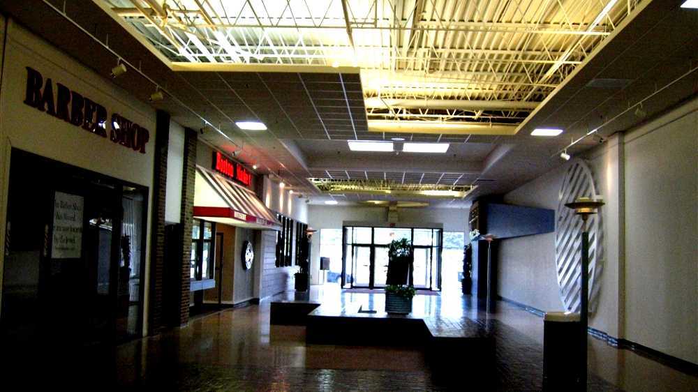 Deerbrook Mall (Deerfield, Illinois)