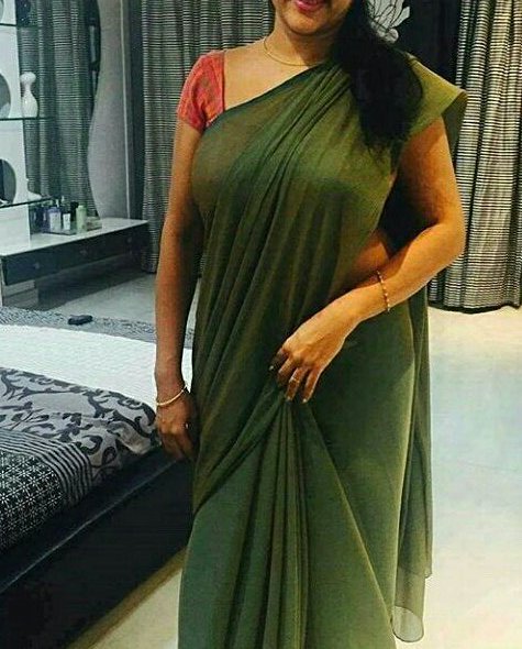 Sunita Bhabhi: Indian Bhabhi Nude Bath