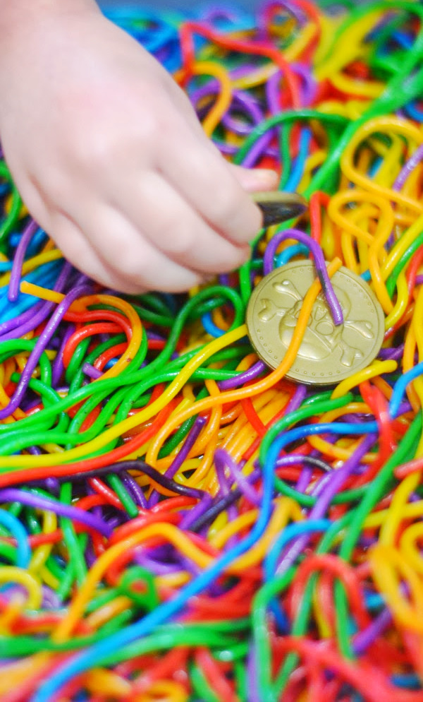 Dye noodles in every color to make rainbow spaghetti for kids. #rainbowspaghetti #howtodyepasta #sensoryactivitiestoddlers #sensoryplay #growingajeweledrose #activitiesforkids