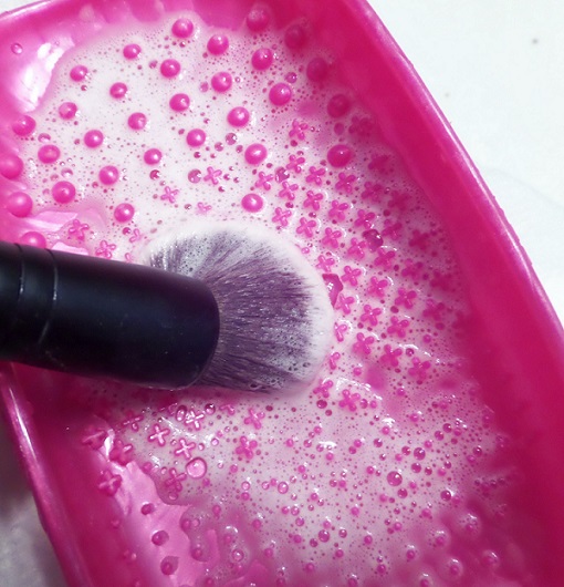 Review Real Techniques Brush Cleansing Palette & Brush Cleansing Gel