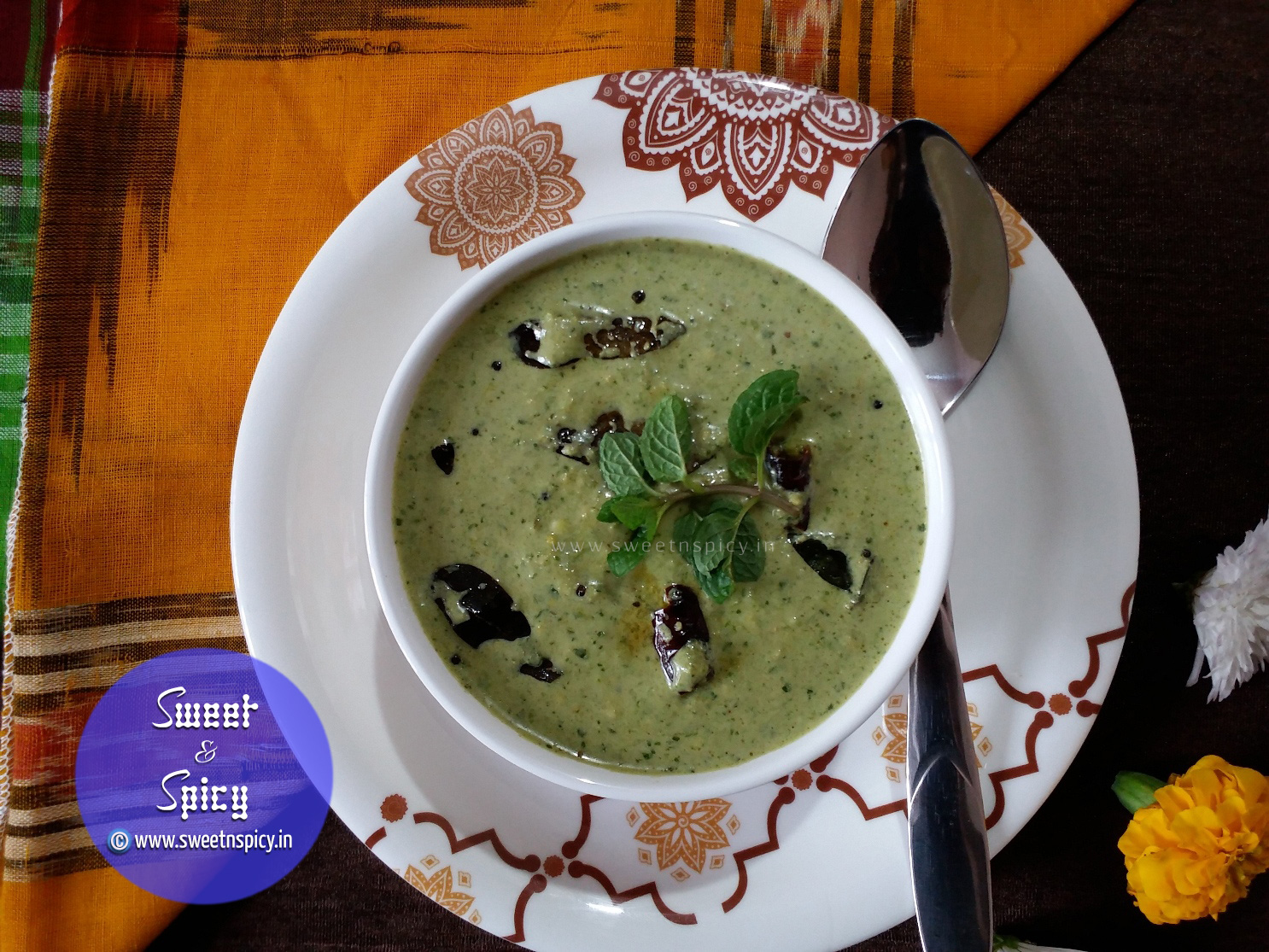 Nadia Pudina Pachedi (Coconut and Mint Leaves Chutney) Sweet n Spicy