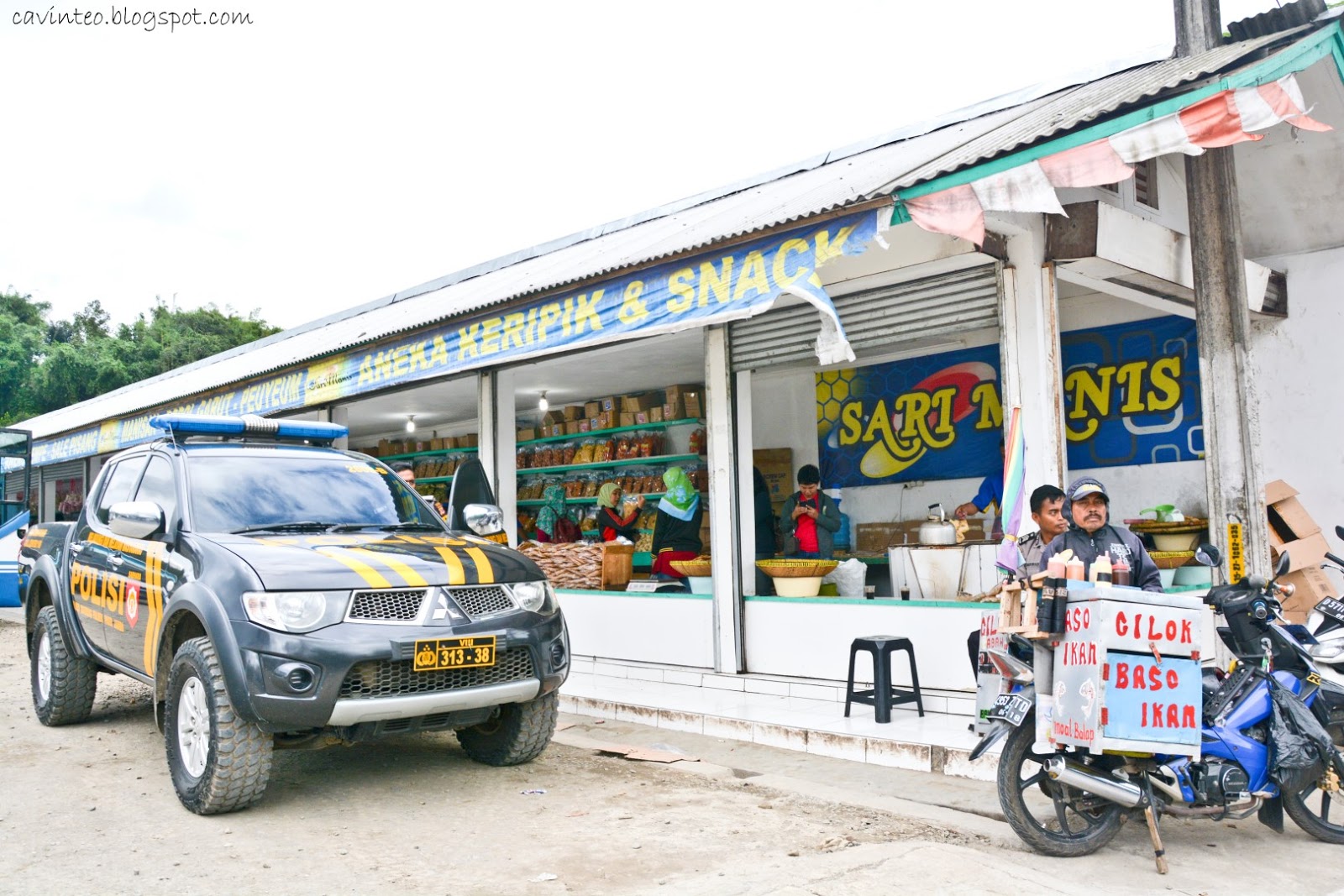 Entree Kibbles: Indonesian Local Keropok / Snack Shop at Oleh Oleh