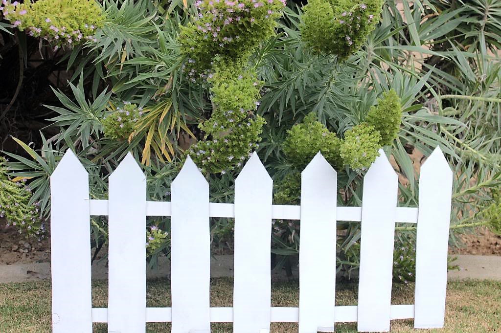 Clearwater Cottage Easy Cardboard Picket Fence Decoration