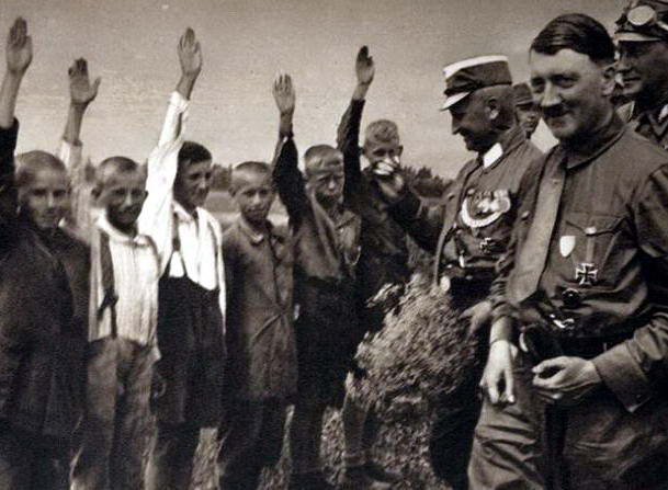 Foto sisi Baik Hitler