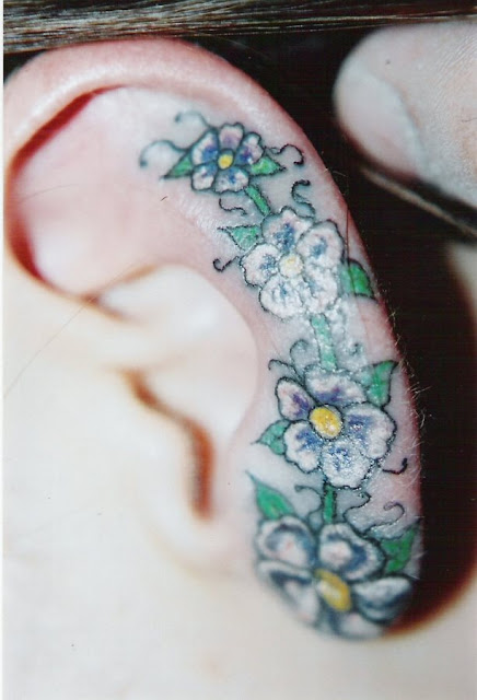 Tatuagens femininas para as orelhas Tatuagens femininas para as orelhas