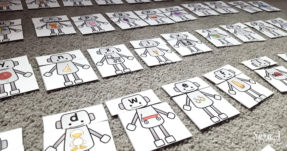 Robot themed beginning sounds puzzles.Grab this freebie for a perfect preschool or kindergarten practice activity.