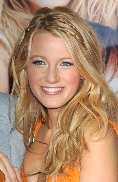 2013 Long Wavy Hairstyles for Winter from Blake Lively
