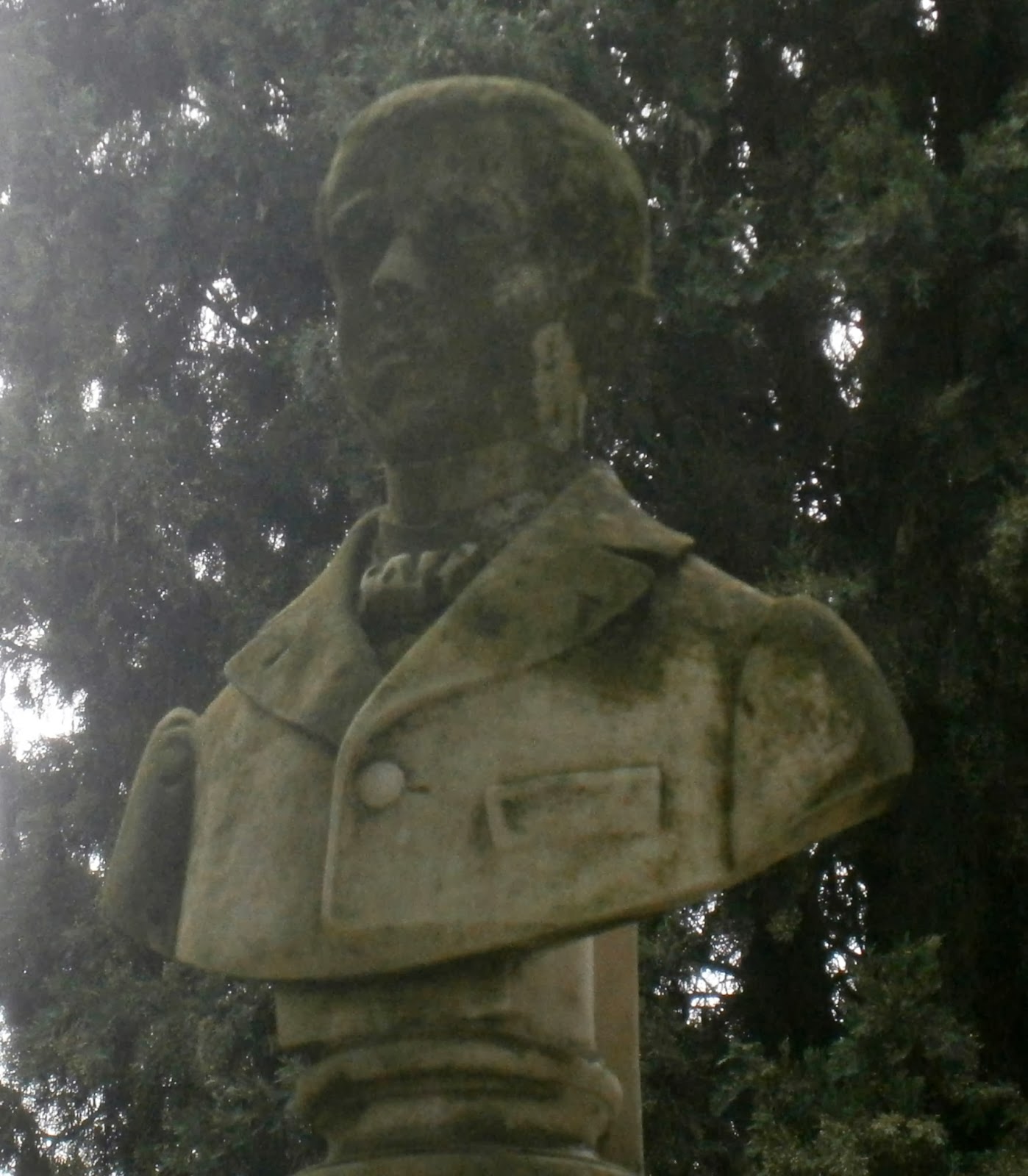 το μνημείο του Οίκου Πλακίδα στο Α΄ Δημοτικό Νεκροταφείο Ιωαννίνων