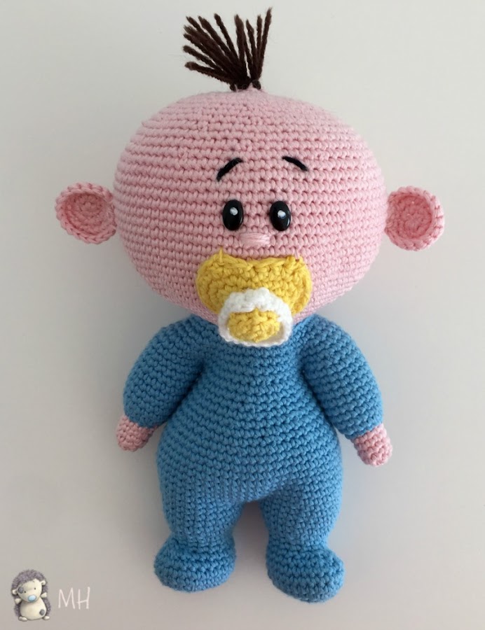 Muñeco bebé amigurumi