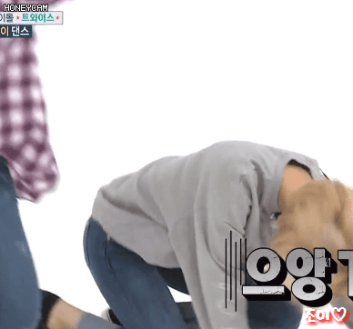 [주간아이돌] 오늘자 트와이스 움짤 Part.3 개인(모모,미나,사나,쯔위,정연).gif | 인스티즈