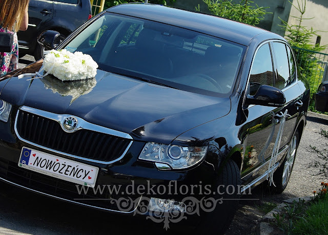 Ślubna dekoracja samochodu opolskie - kwiatowe serce