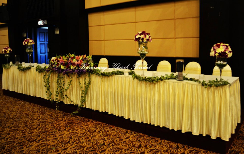 Kerawang Klasik: Dekorasi Meja Pengantin dan Hiasan Dewan untuk Majlis