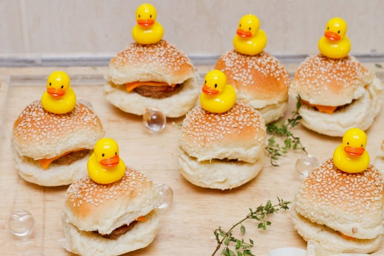 20 ideias criativas para mesas de festas infantis Amando Cozinhar Receitas Fáceis e rápidas -> Decoração De Festa Tema Lanchonete 20 ideias criativas para mesas de festas infantis Amando Cozinhar Receitas Fáceis e rápidas -> Decoração De Festa Tema Lanchonete
