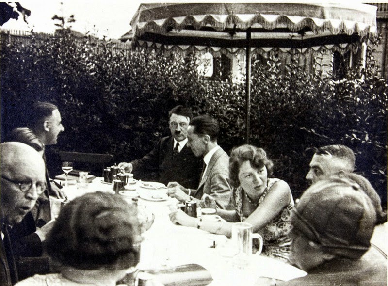 Foto Adolf Hitler dan Geli Raubal.