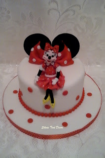 Tort si cupcakes cu Minnie